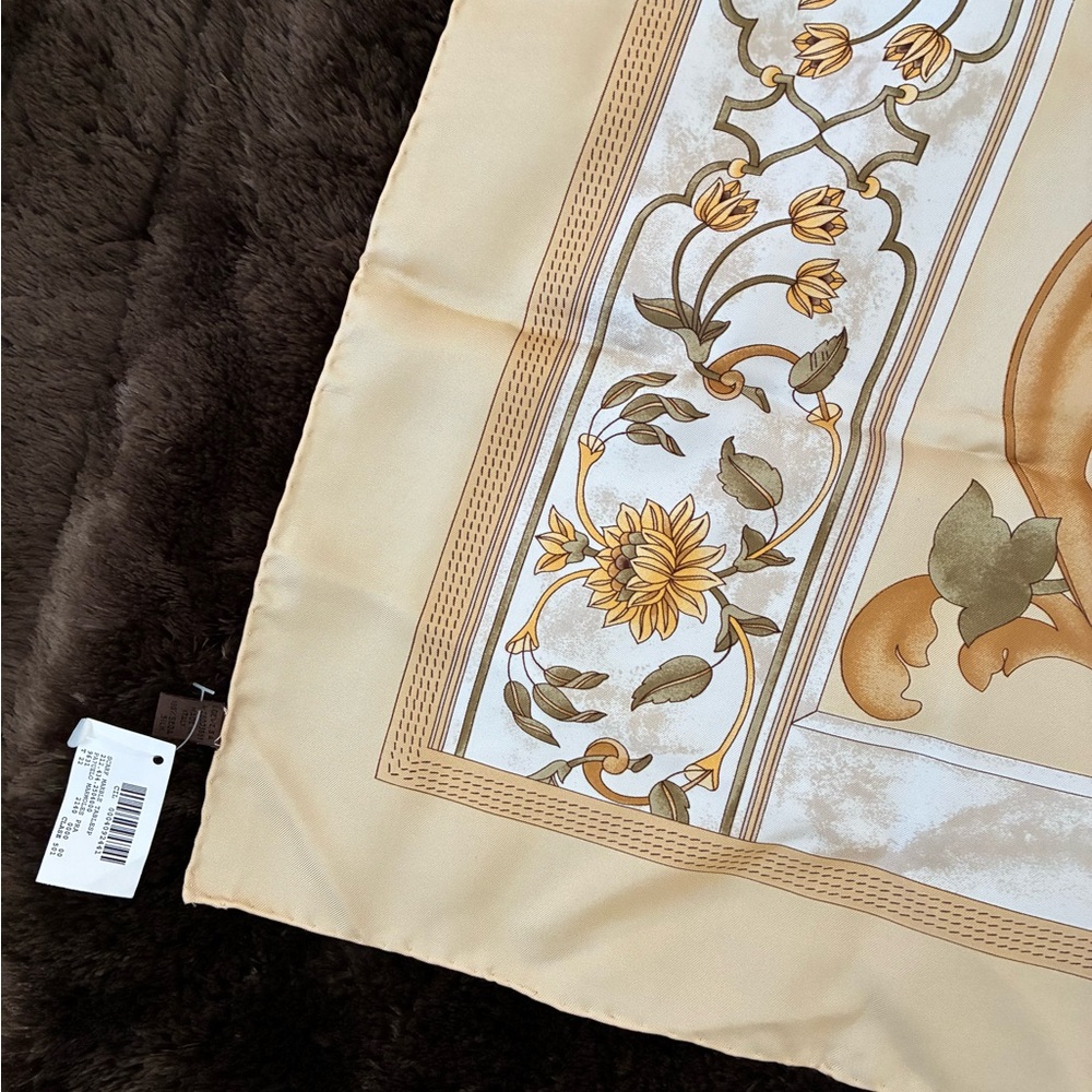 NWT RARE LOEWE SILK SCARF WITH FLORAL MOTIF - Picture 3 of 6